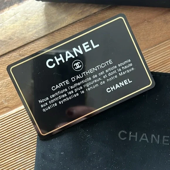 Authentic CHANEL card holder with original box, pouch and cards - Picture 5 of 13